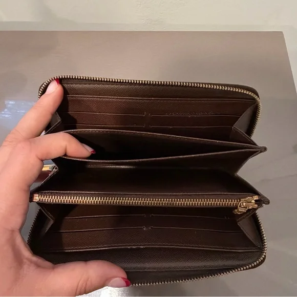 Louis Vuitton Damier zipper around wallet
